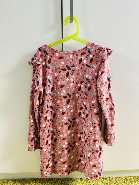 Krásne kvetinové šaty s volánikmi značky sinsay, sinsay,140
