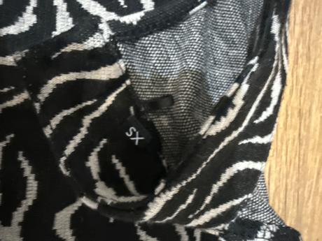 Crop top so zapinanim na krku, xs