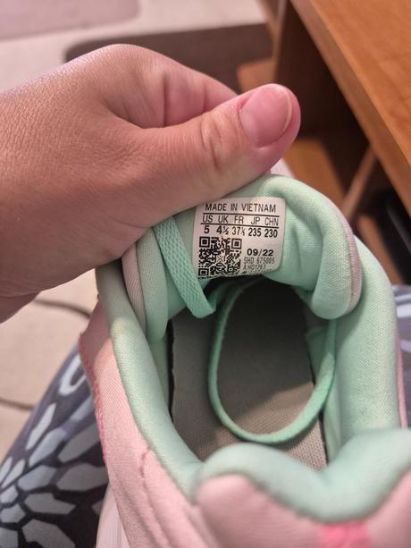 Ľahké tenisky, adidas,37