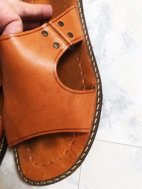 Celokožené šlapky, 40