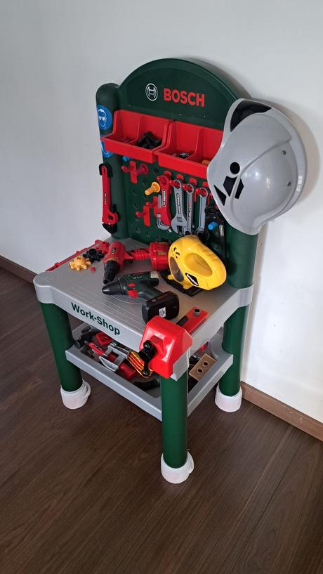 Bosh stôl s náradím, dielňa, 