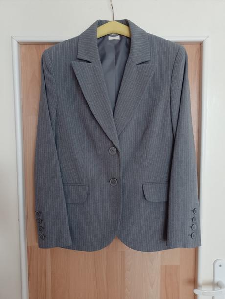 Dámsky luxusný kostým v.m, m