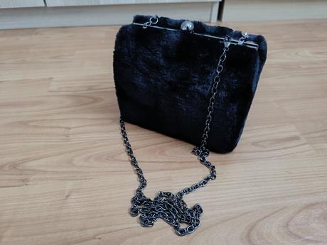 Kabelka cez plece čierna, 