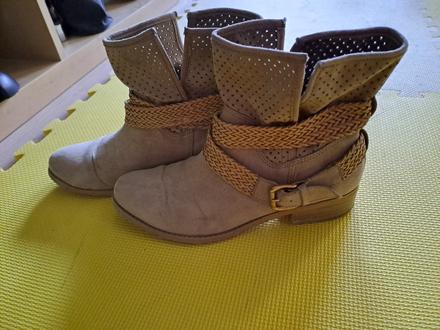 Čižmičky dobrý nosené stav, 37