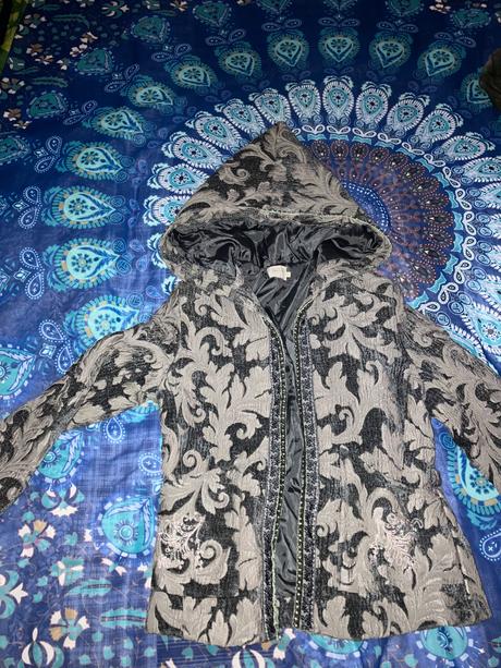 Kabatík s tkaným vzorom,veľmi pekný štýlový, m