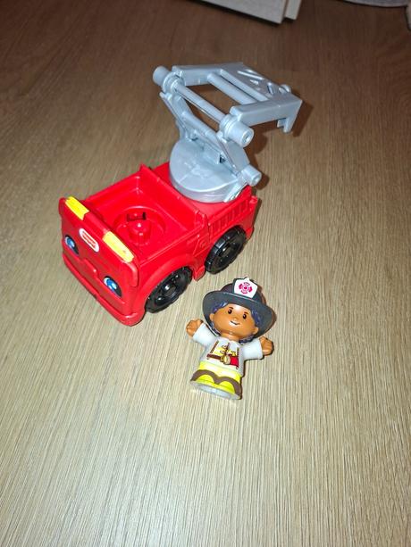 Fisher price little people hasičské auto 12cm,