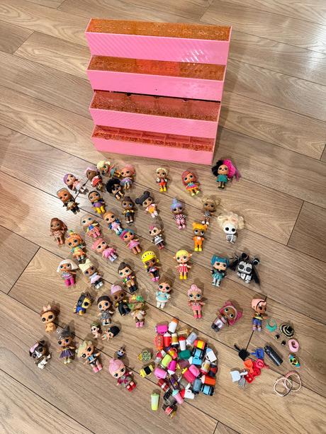 L.o.l 37bábik+6zvieratiek+stojan,