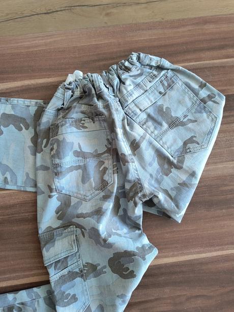 Kvalitné nohavice pre fesaka, 152