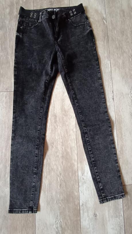 Čierne rifle, gate,38