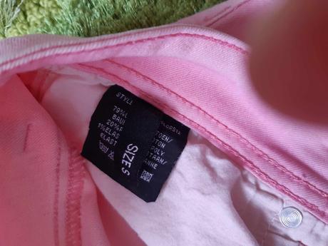 Mierne elastické ružové rifle, s