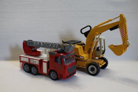 Požiarnicke auto + bager,