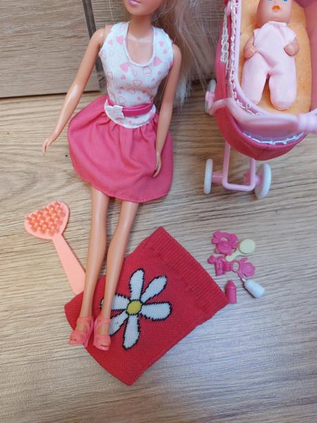 Bábika s kočíkom, 