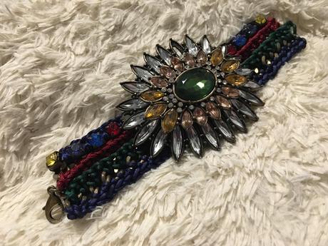 Etno naramok s kamenmi, zara