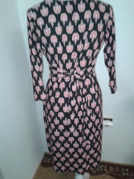 Čierno oranžovo biele vzorované úplet.šaty veľ. m, m