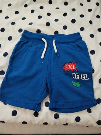 Nohavice pre chlapca, 104