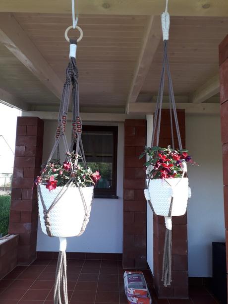 Závesný držiak na kvetináč macrame,