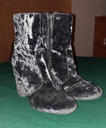Predám velúrové kotníkové čižmičky kate gray veľ., 37