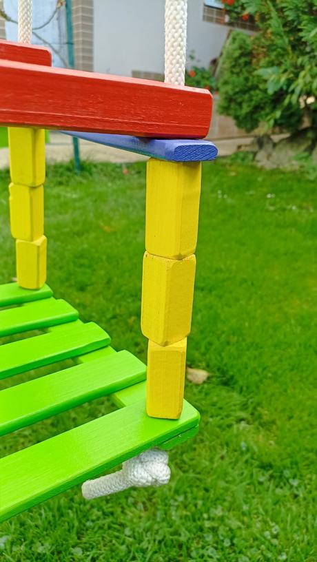 Farebná drevená hojdačka, 