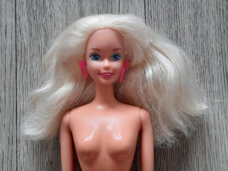 Ruffle fun riviera barbie 1994,