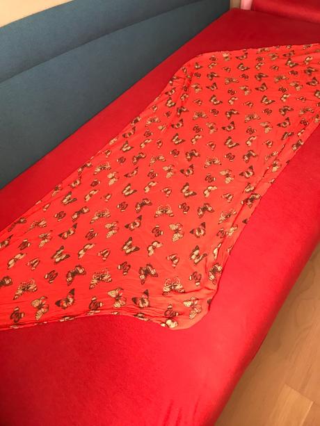 Šatka s motylikmi, rozmer 155x70 cm,