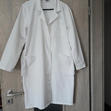 Laboratórny plášť, 42