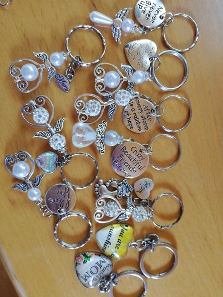 Handmade náramky, kľúčenky, talizman do auta, 