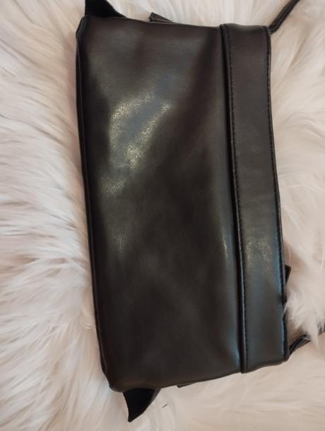 Malá čierna kabelka, 