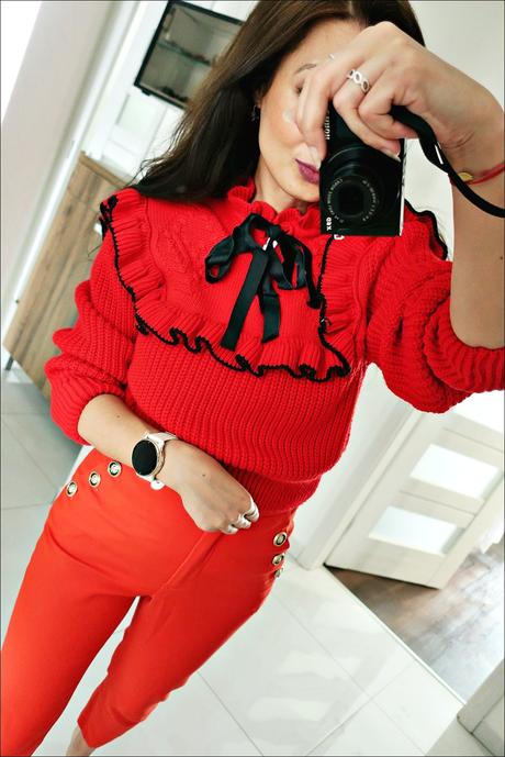 Červený svetrík, s