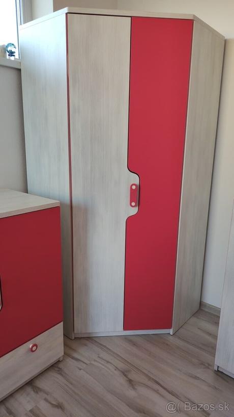 Zostava nábytku do dievčenskej izby, 