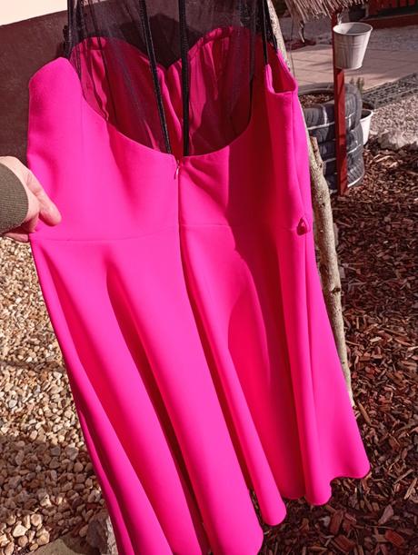 Plesove saty 44/46 cena 12e, 44