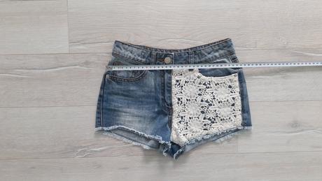 Kraťasy s čipkou, 134