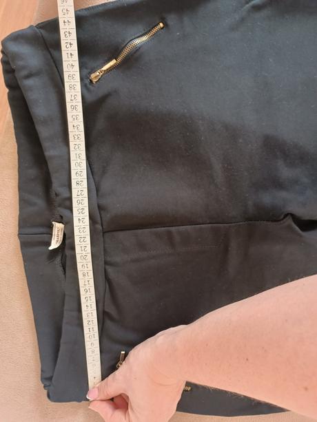 Hrubšie nohavice, 44