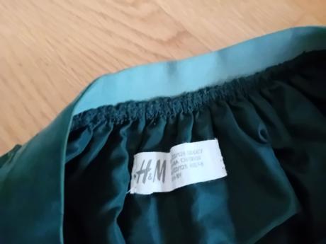 Zelená a fialková sukňa, 122