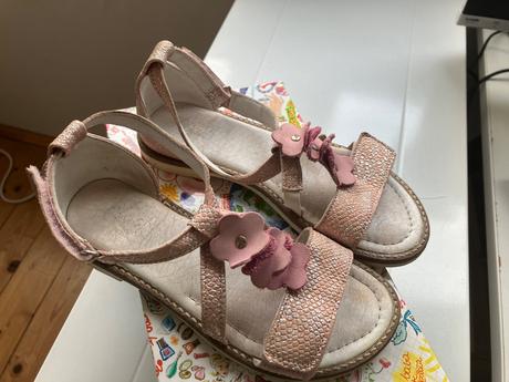 Sandalky zn. emel, 30