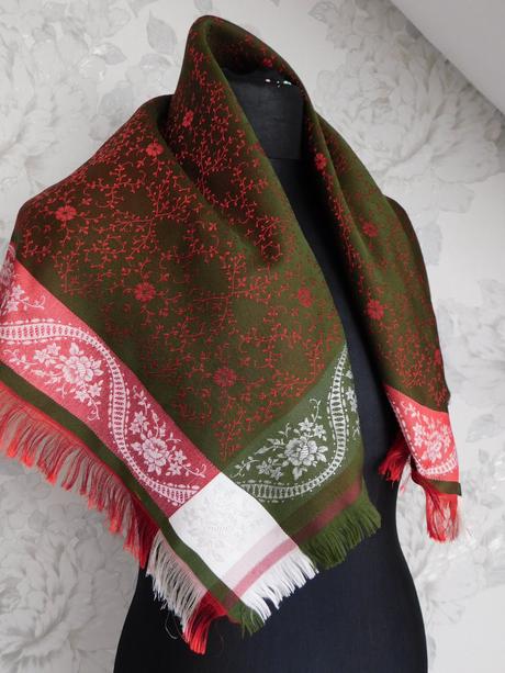 Trachten šatka ku kroju, l