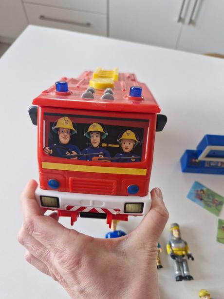 Auto požiarnik sam + figúrky,