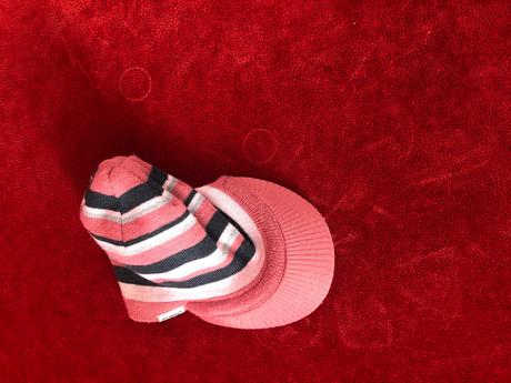 Upletová čiapka so šiltom, 56