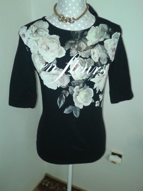 Čierny top s potlačou vzadu na viazanie veľ. s, s