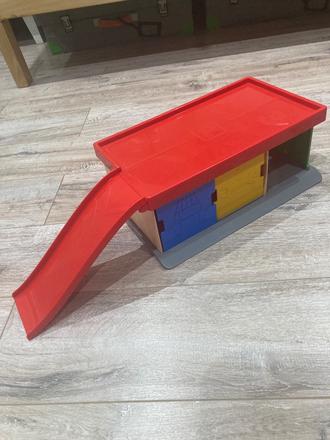 Garáž ikea + autíčko,