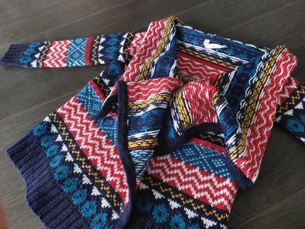 Nádherný štýlový svetrík bez zapínania na 8-10r., 134