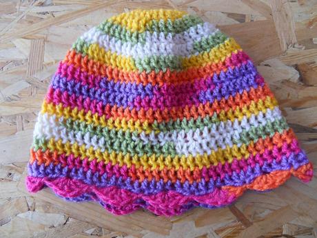 Jarná háčkovaná čiapka (cca 11-12 r.), 152 / 158