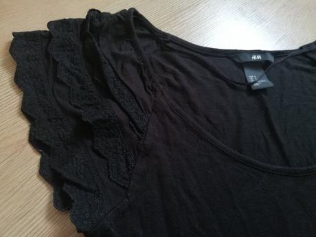 Jednoduché čierne tričko s volánovým rukávom, h&m,s