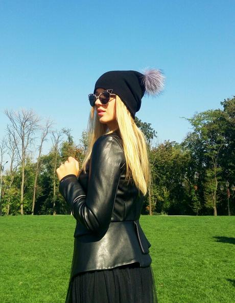 Cyklamen beanie ciapka s pravymi bambulkami liska, l / m / s