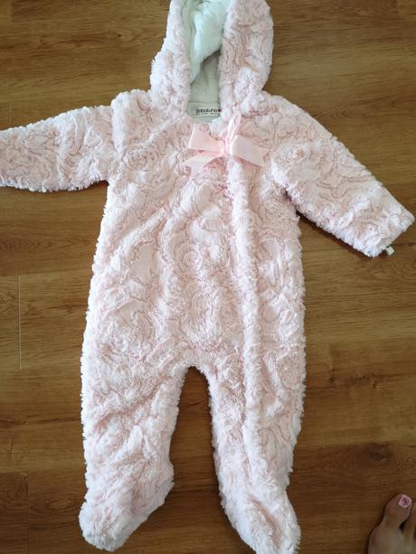 Overal na zimu, babaluno,74