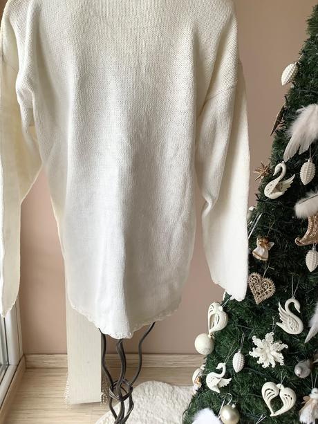 Pulover s vysivkou, 40