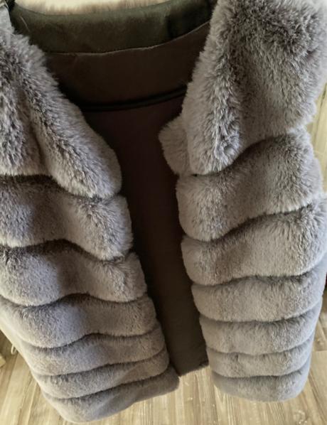 Kožušinová vesta darujem k nákupu, 