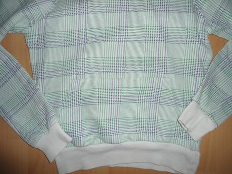 Bielo-zeleno-fialova mikina, xs
