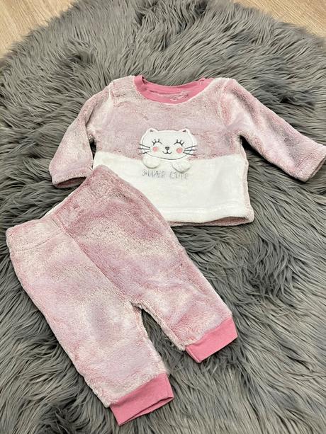 Dievčenská súprava s mačičkou, 62