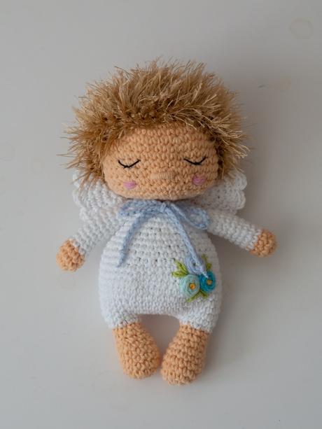 Háčkovaný anjel 17 cm, rôzne farby,