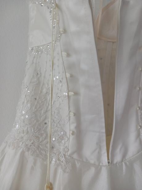 Saty zdobené v satenovej sukni zn.jasnime, 32 / 34 / 36 / s / xs